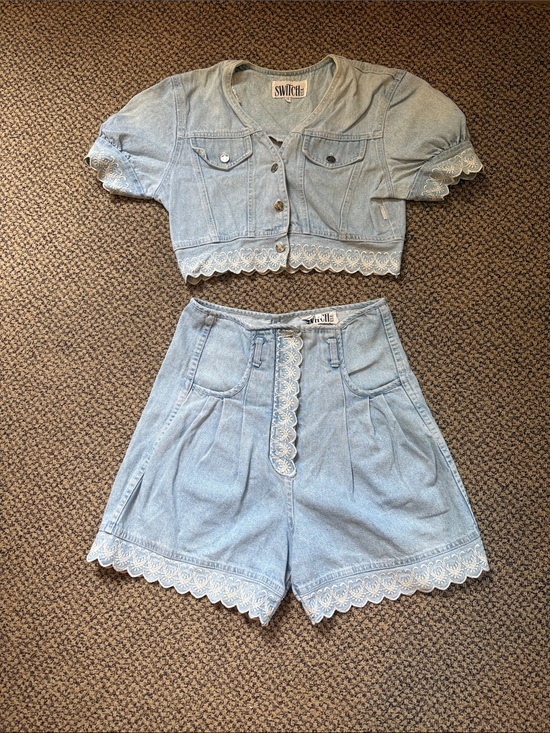Switch Usa Pants - Vintage Switch Light Blue Denim Embroidered Trim High-Waist Jean Short & Top Set